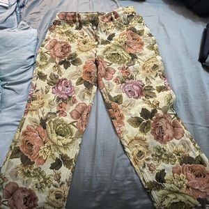 Size 32 men’s pants. Worn 2 times basically brand new.